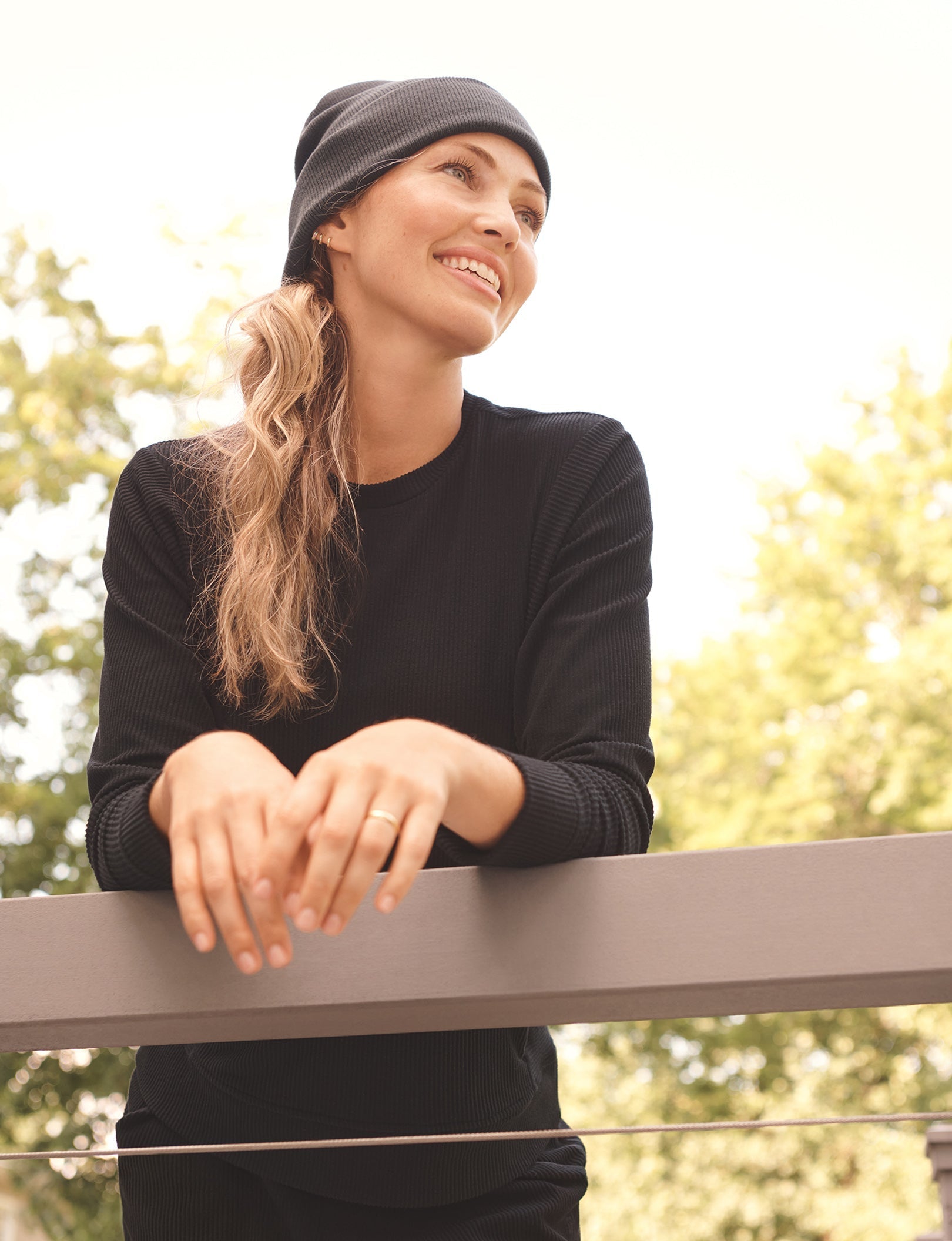 Women's Zen Ribbed Crew Neck Sweatshirt::Black