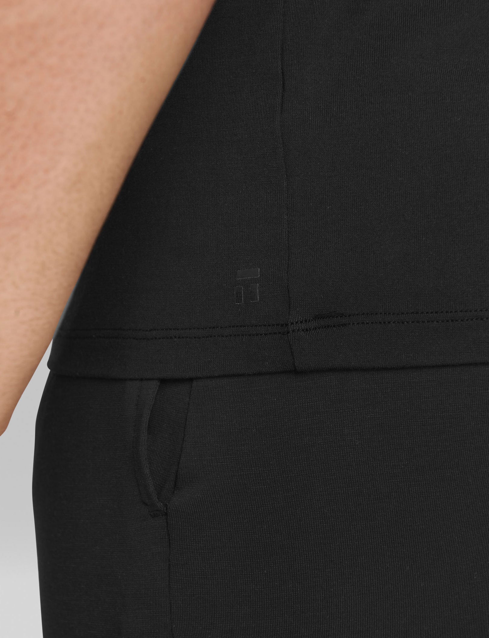 Second Skin Sleep Crew Neck Pocket Tee::Black