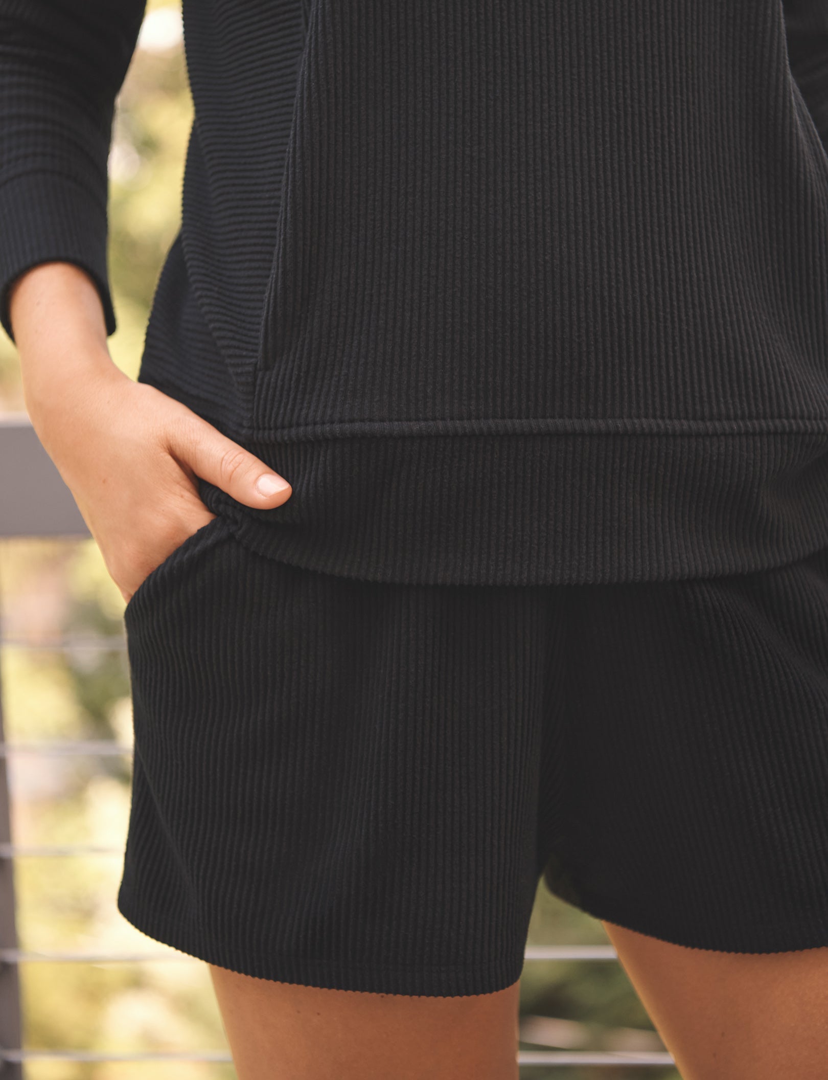 Women's Zen Ribbed Crew Neck Sweatshirt::Black