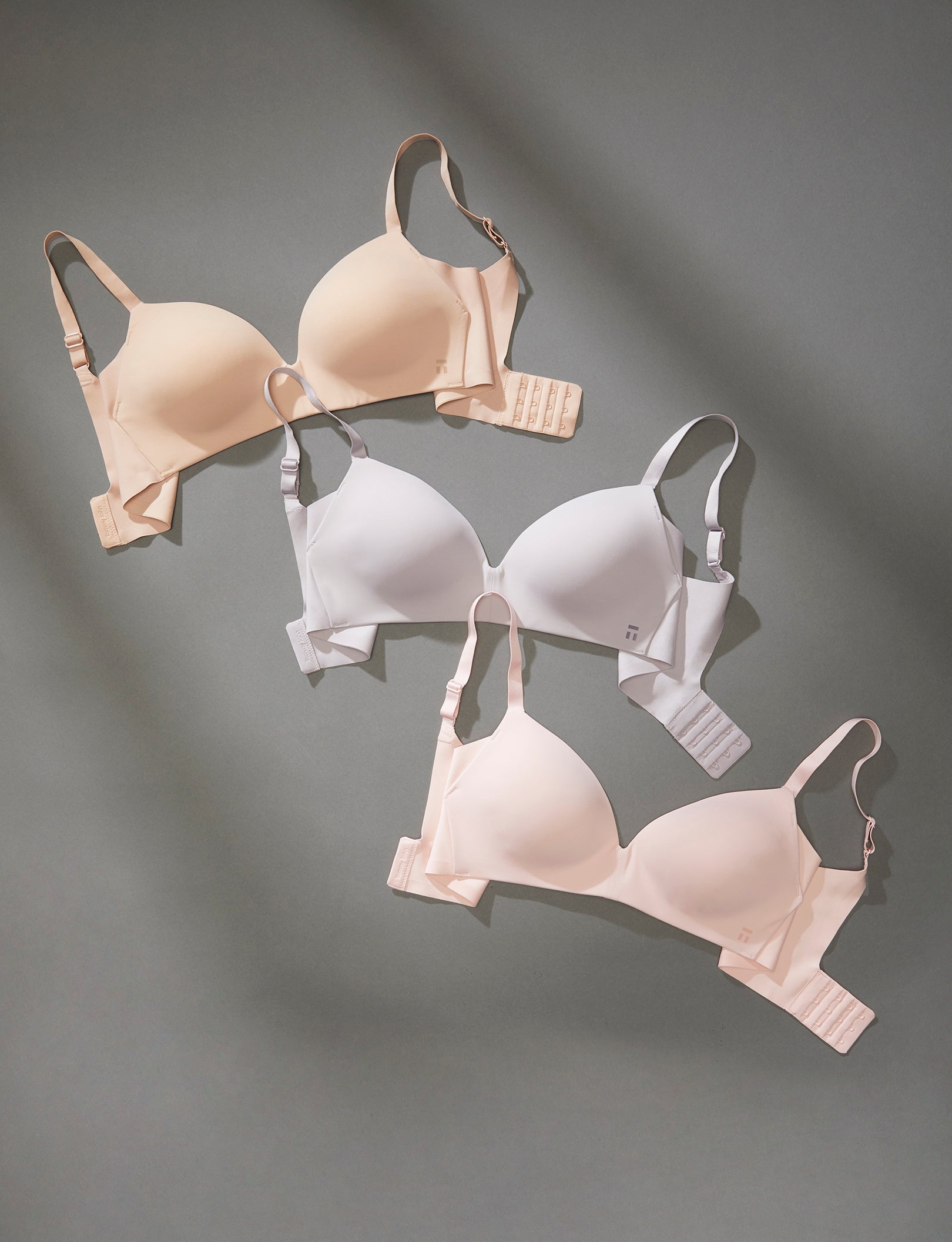 Comfort Smoothing Lightly Lined Wireless Bra::Gull Gray